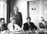 Кадр из фильма 'Красная стрела', СССР, 1986. На фо