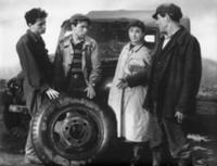 Кадр из фильма 'Дорога уходит вдаль', СССР, 1959. 