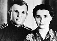 Yuri Gagarin and his wife Valentin Gagarin.

Sup