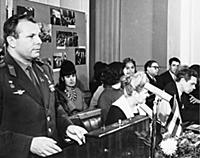 Yuri Gagarin gives a speech.

Supplied By: SCRSS