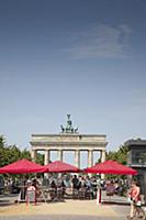 Germany, Berlin, Mitte, Brandenburg Gate in Parise