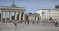 Germany, Berlin, Mitte, Brandenburg Gate in Parise