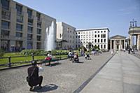 Germany, Berlin, Mitte, Brandenburg Gate in Parise