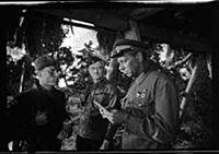 Кадры из фильма «Живые и мертвые», 1 серия (1963).