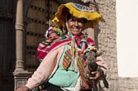 PERU / Cusco / Historic town / Quechua woman in tr