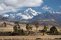 PERU / Cusco / Urubamba Valley / Maras / View acro