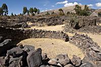 PERU / Cusco / Raqchi / Inca ruins / Storehouses
