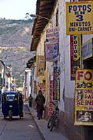 PERU / Cusco / Urubamba Valley / Urubamba / Street