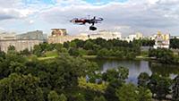«Дрон» в полёте над Москвой. Москва, Россия.