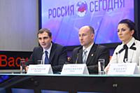 Николай Стариков и Юлия Березикова на пресс-конфер