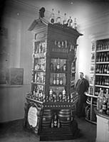 BCC745391 Shop display of wine and liqueurs, c.189