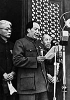 2336173 Mao Zedong declaring the birth of the Peop