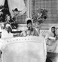 2634961 Gandhi at the reception given to poet Rabi