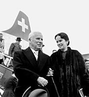 1648378 Charlie Chaplin and wife Oona arriving in 