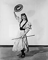 2761434 Judy Garland Dances With Straw Hat & Cane 