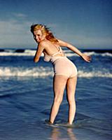 Уникальные кадры с пляжных фотосъемок Мэрилин Монр