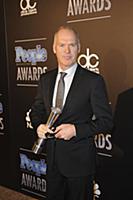 Майкл Китон на церемонии People Magazine Awards. Б