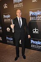 Майкл Китон на церемонии People Magazine Awards. Б