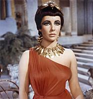 ELIZABETH TAYLOR.in Cleopatra.*Filmstill - Editori