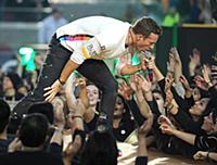 SAN FRANCISCO, CA - FEBRUARY 7: Chris Martin of Co