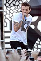 Louis Tomlinson of One Direction performs on Good 