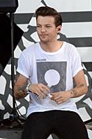 Louis Tomlinson of One Direction performs on Good 