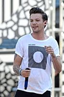 Louis Tomlinson of One Direction performs on Good 