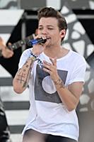 Louis Tomlinson of One Direction performs on Good 