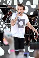 Louis Tomlinson of One Direction performs on Good 