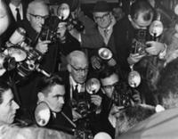 Толпа фотографов, 1964.