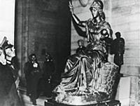Немецкий фельдмаршал Герд фон Рундштедт в Лувре, П
