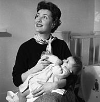 Barbara Murray and baby daughter