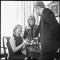 The English actress, novelist and celebrity cake d