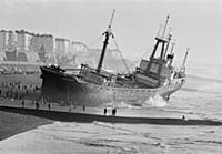 Dramatic photograph of a shipwreck at Brighton, 19