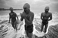 icy plunge in Brighton - cold water swimmers