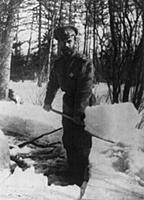 Russian Revolution: Emperor Nicholas II shovelling