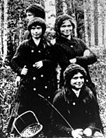 Daughters of Tsar Nicholas II LtoR Olga , Tatiana 