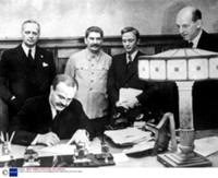 Подписание договора о ненападении (пакт Молотова-Р