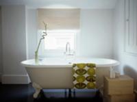 Free-standing, vintage bathtub with retro-patterne