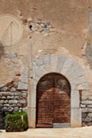 House entrance with arched doorway