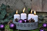 Festive garden decoration: zinc tray with candles 