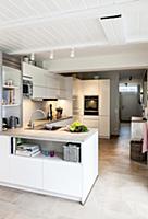 White fitted kitchen with glossy cabinets and isla