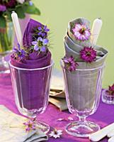 Napkins, cutlery and love-in-a-mist in sundae glas