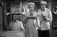 Кадры из фильма «Девушка с характером» (1939). На 