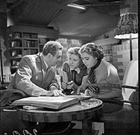 Кадр из фильма «Неповторимая весна», (1957). На фо