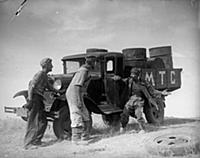 Кадр из фильма «Трактористы», (1939).