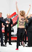 Владимир Путин в центре скандала с участием «Femen»