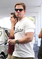 Актер Марк Уолберг (Mark Wahlberg) был замечен пап