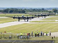 Легендарный британский бомбардировщик Lancaster