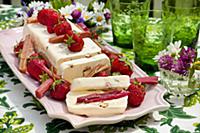 Миндальное парфе с ревенем и клубникой. Подборка ф
